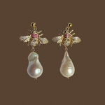 Load image into Gallery viewer, Baroque Pearl Bee Earrings
