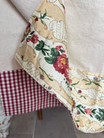 Load image into Gallery viewer, 1960s Spring Roses Table Runner
